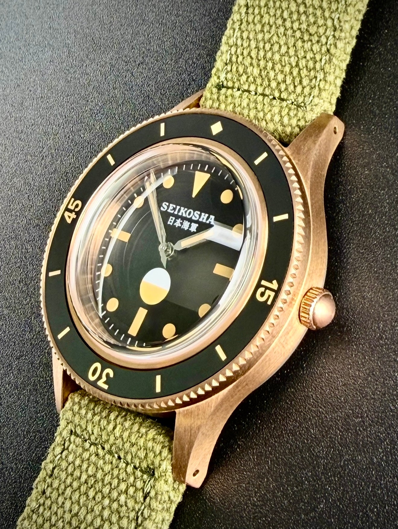 Bronze automatic dive watch with Seikosha Japan Navy Dial and Seiko NH35 movement. 